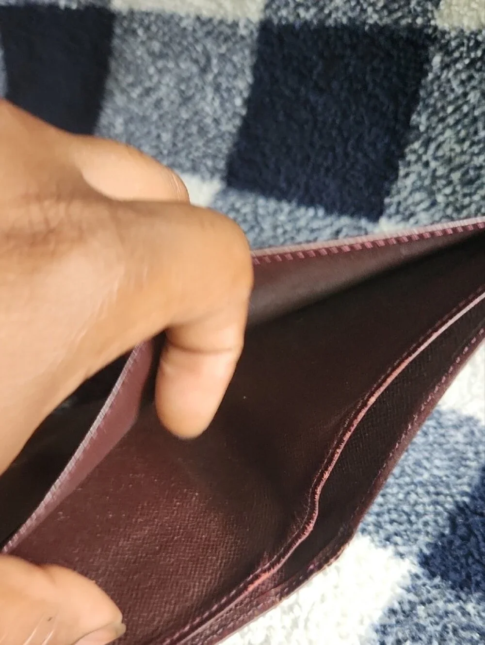 Louis Vuitton Men’s Bi-fold Wallet in Maroon - Picture 5 of 5